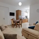 Daire Lux Apartments 2 *