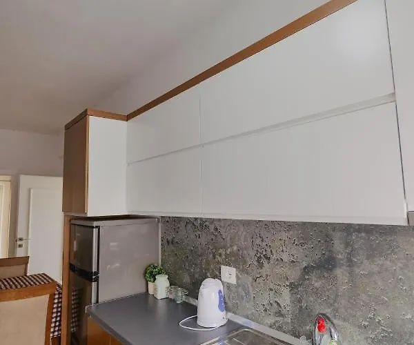 Lux Apartments 2 *